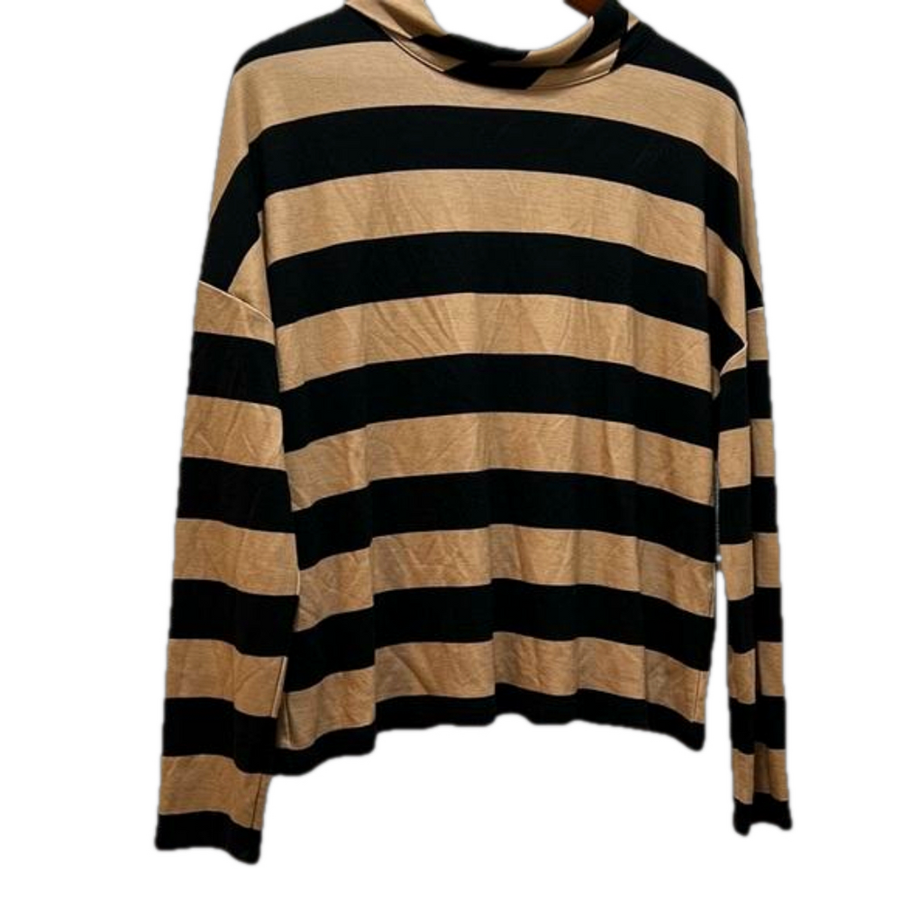 Chicos women’s top size 2 GUC